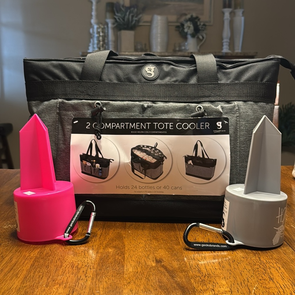 NEW Jecko 2 compartment beach cooler w/2 Gecko stake beverage holders.